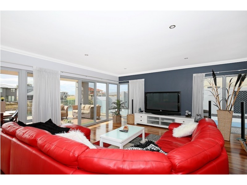 15 Sandpiper Island Retreat, Wannanup WA 6210