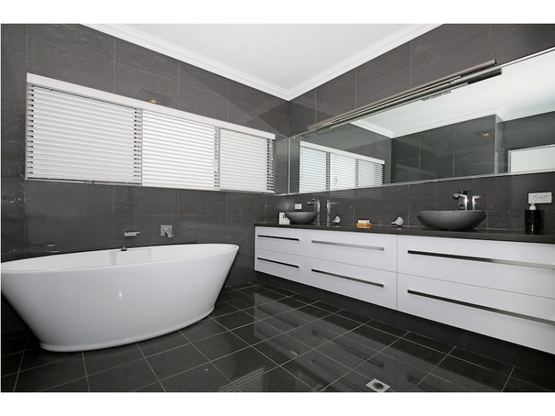 15 Sandpiper Island Retreat, Wannanup WA 6210