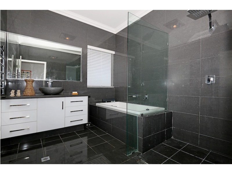 15 Sandpiper Island Retreat, Wannanup WA 6210