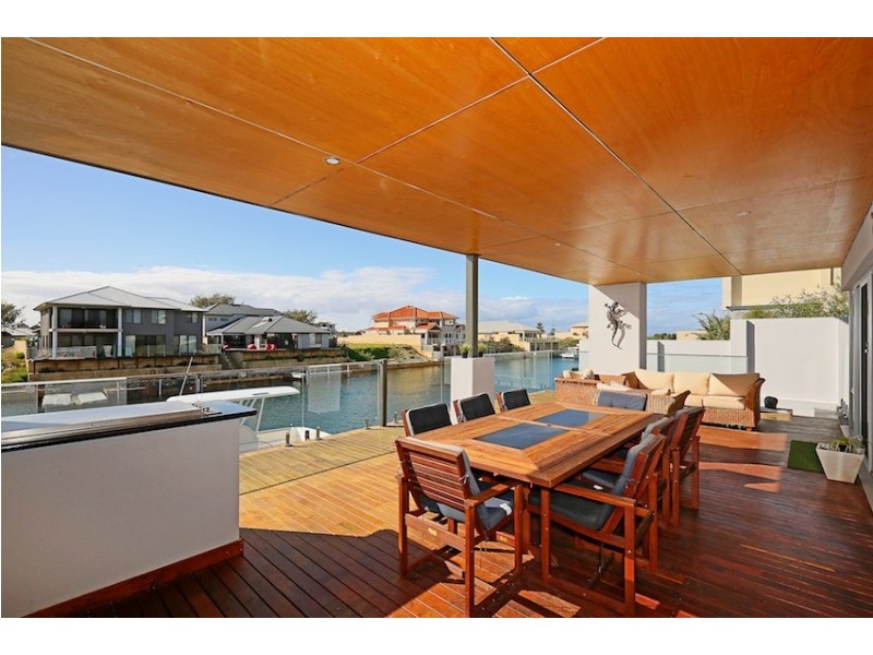 15 Sandpiper Island Retreat, Wannanup WA 6210