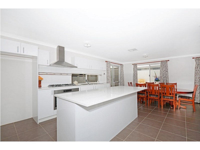 11 Peppertree Close, Wannanup WA 6210