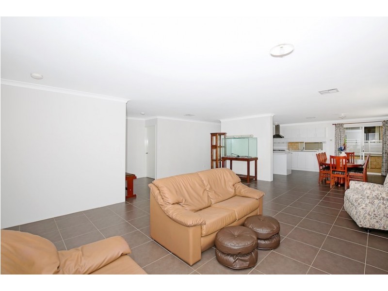 11 Peppertree Close, Wannanup WA 6210