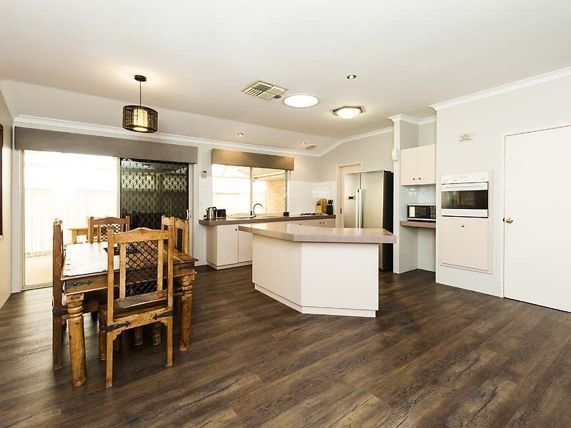 32 Pebblebeach Boulevarde, Meadow Springs WA 6210
