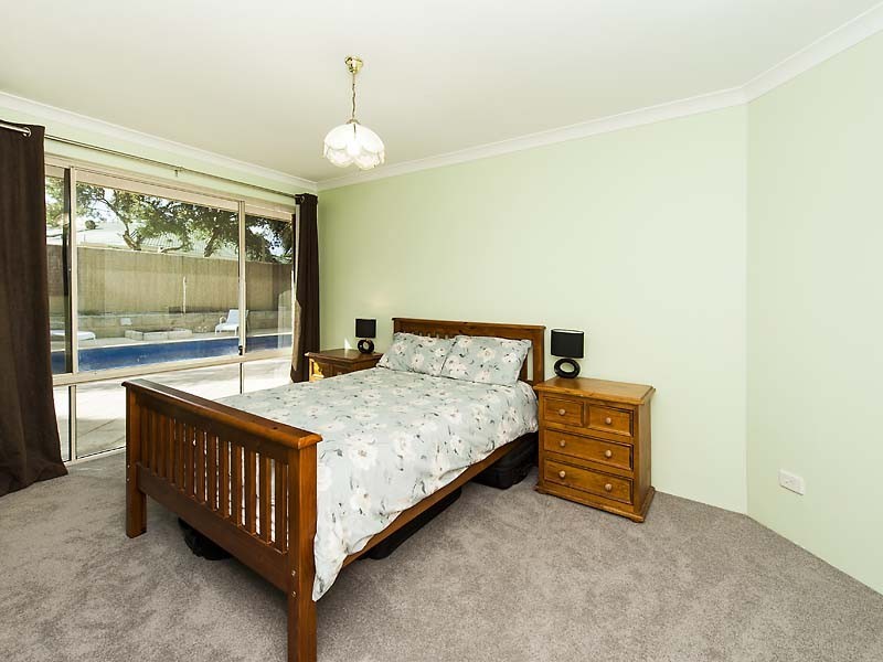 32 Pebblebeach Boulevarde, Meadow Springs WA 6210