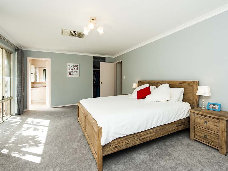 32 Pebblebeach Boulevarde, Meadow Springs WA 6210