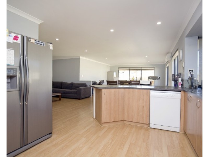 105 Touchstone Drive, Dawesville WA 6211