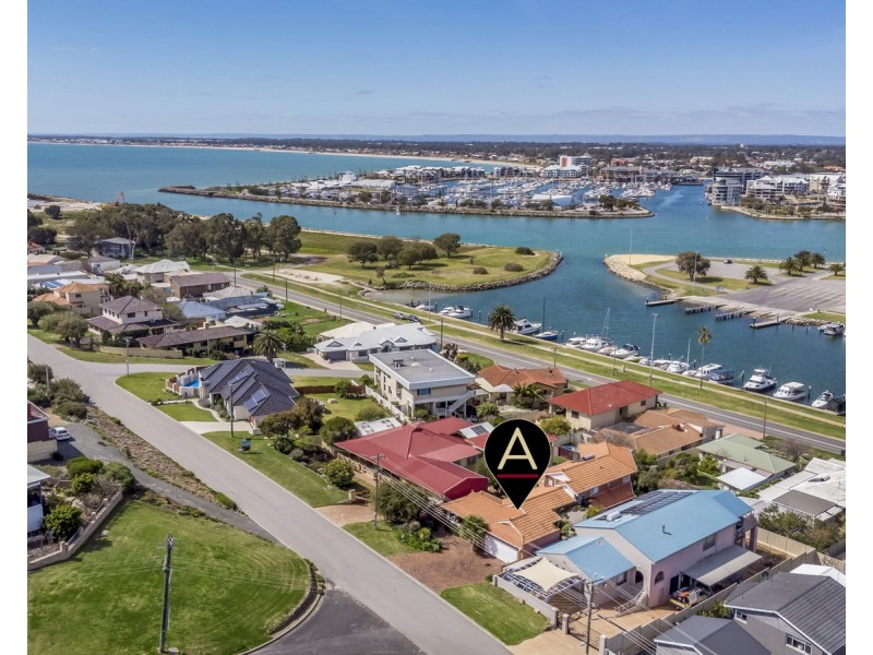 33 Hill Street, Halls Head WA 6210