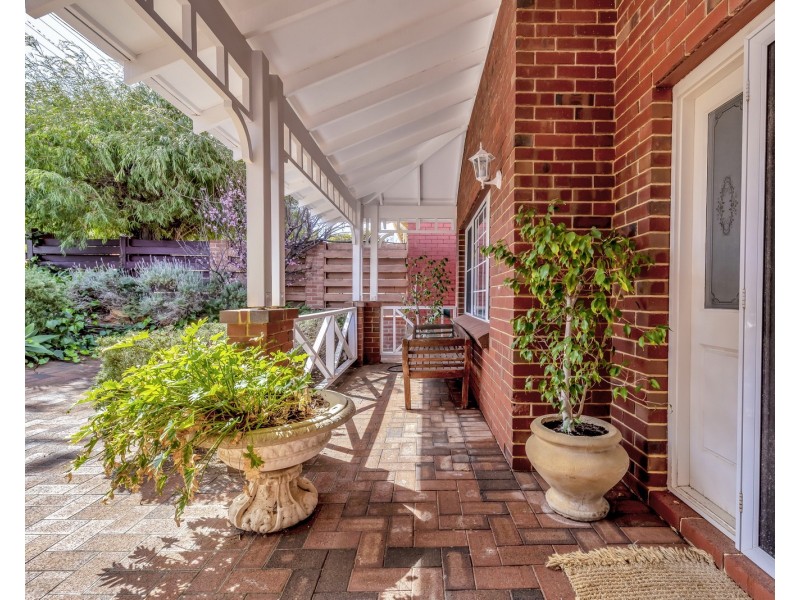 33 Hill Street, Halls Head WA 6210