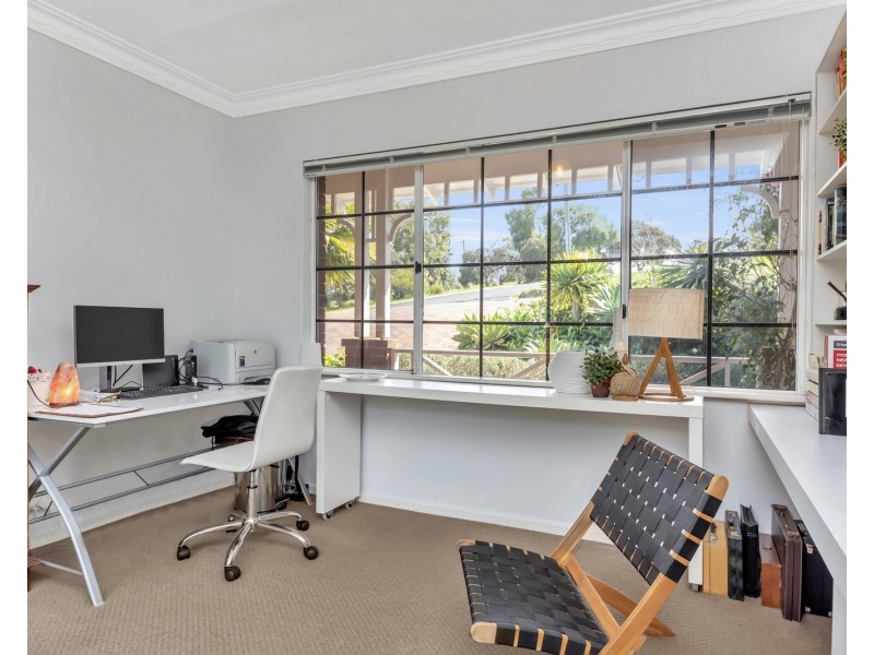 33 Hill Street, Halls Head WA 6210