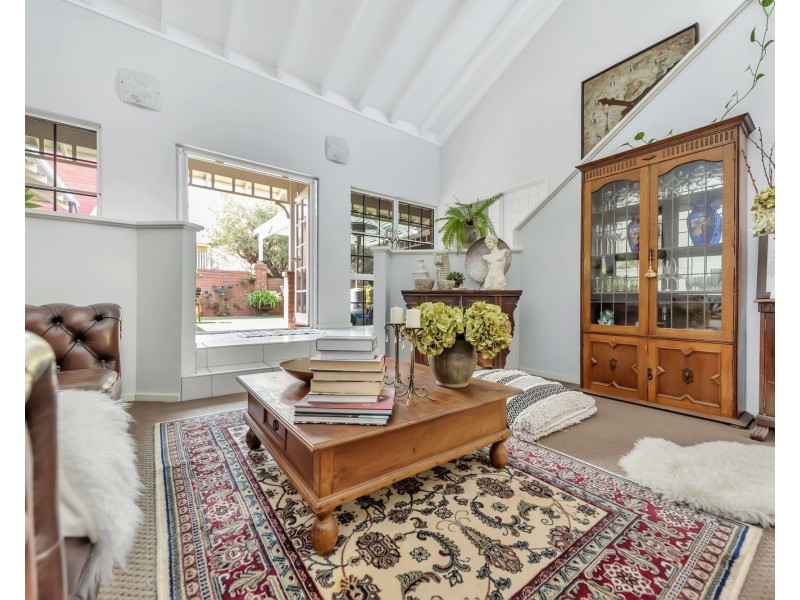 33 Hill Street, Halls Head WA 6210