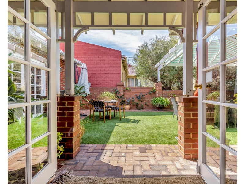 33 Hill Street, Halls Head WA 6210