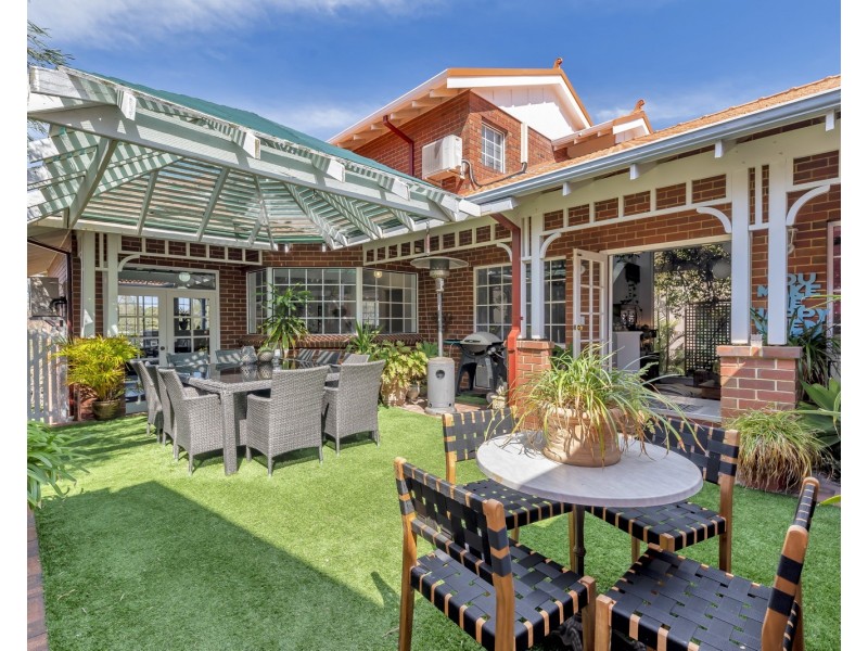 33 Hill Street, Halls Head WA 6210