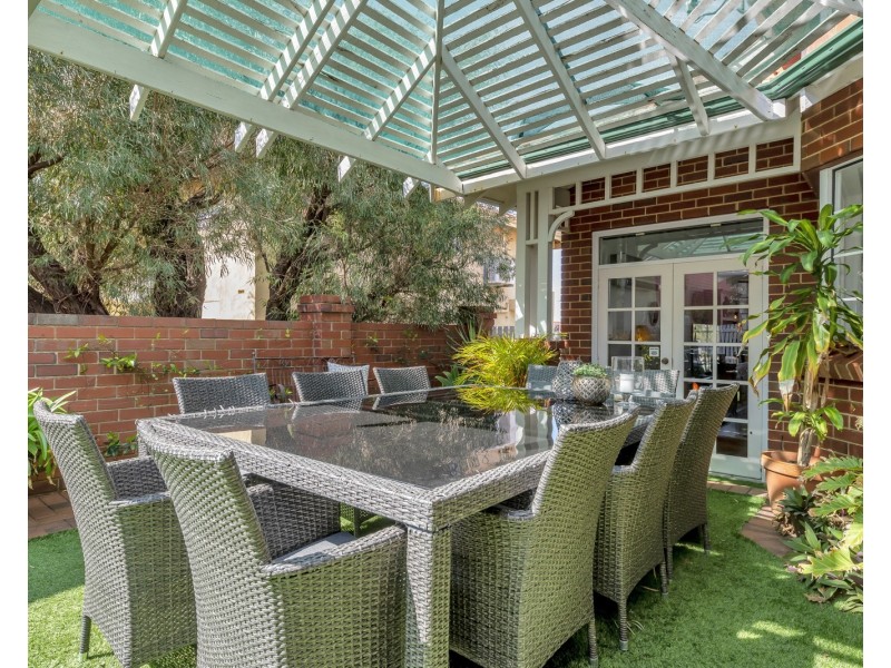 33 Hill Street, Halls Head WA 6210