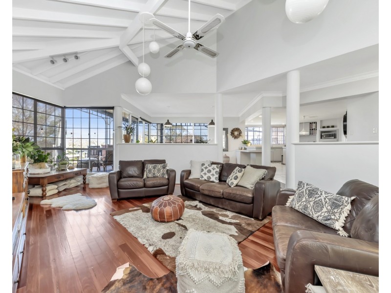 33 Hill Street, Halls Head WA 6210