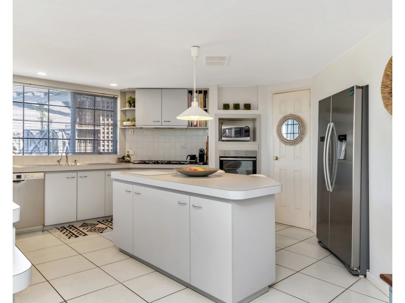 33 Hill Street, Halls Head WA 6210