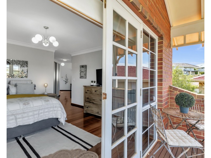 33 Hill Street, Halls Head WA 6210