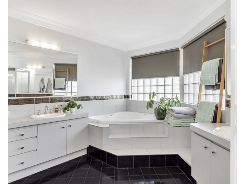 33 Hill Street, Halls Head WA 6210