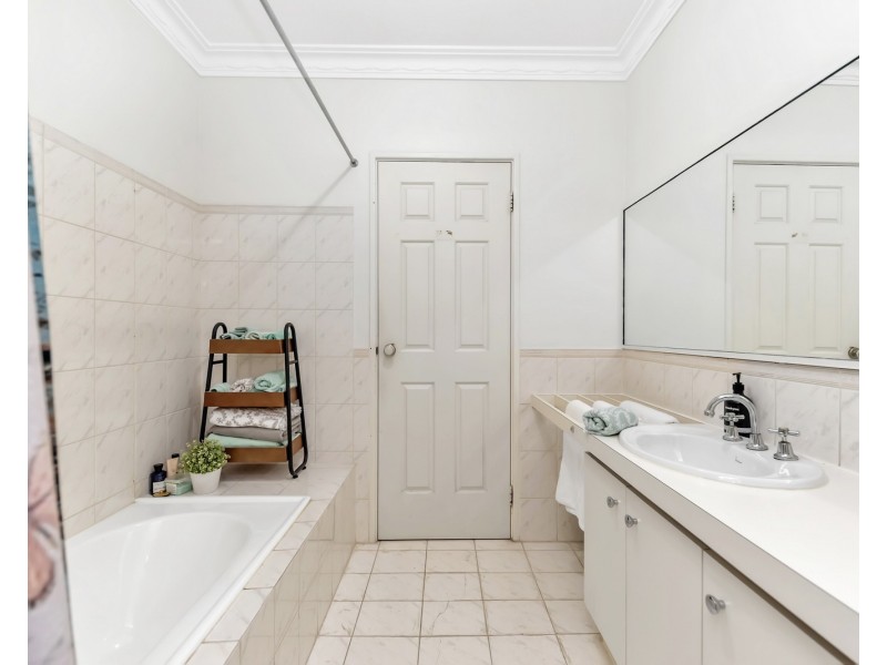 33 Hill Street, Halls Head WA 6210