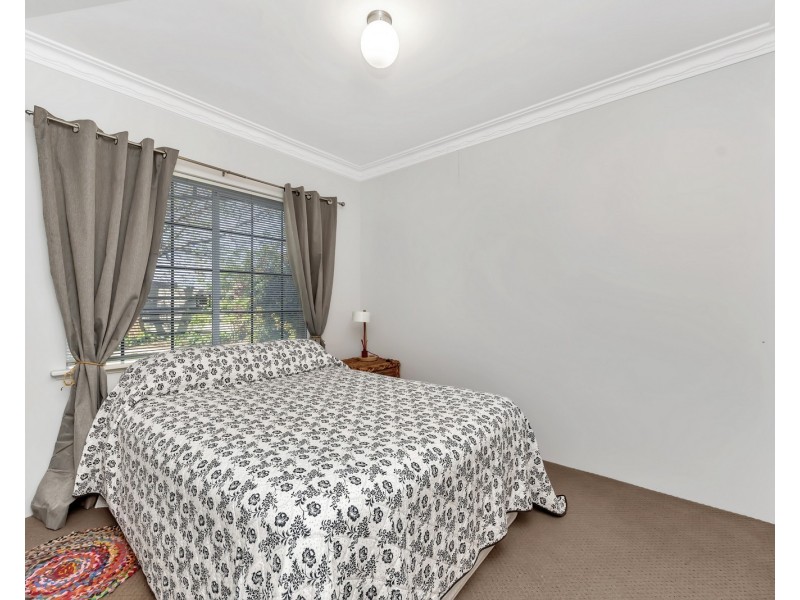 33 Hill Street, Halls Head WA 6210
