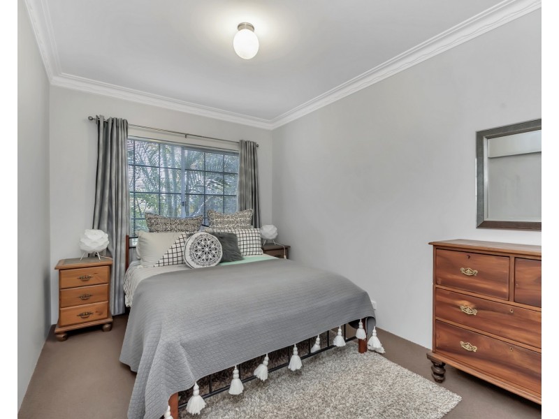 33 Hill Street, Halls Head WA 6210