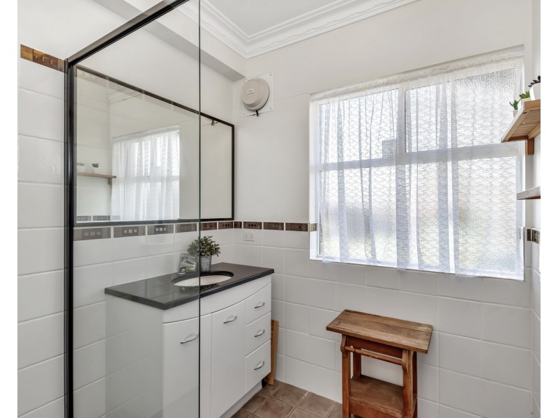 33 Hill Street, Halls Head WA 6210