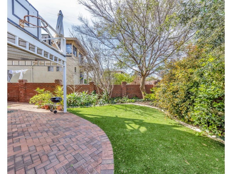 33 Hill Street, Halls Head WA 6210