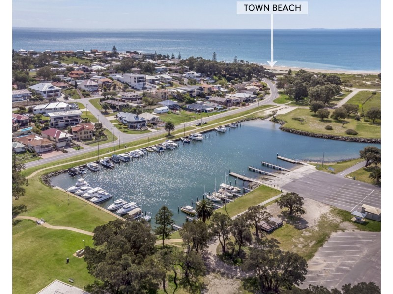 33 Hill Street, Halls Head WA 6210