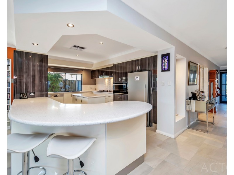 11 Cervantes Drive, Erskine WA 6210