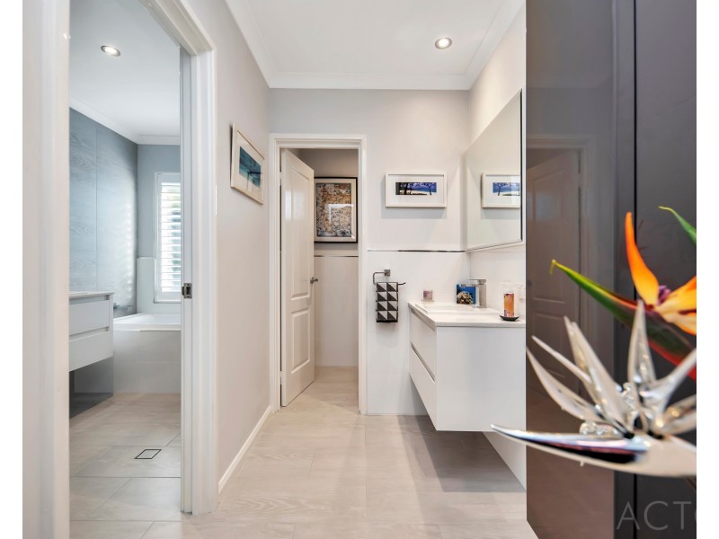 11 Cervantes Drive, Erskine WA 6210