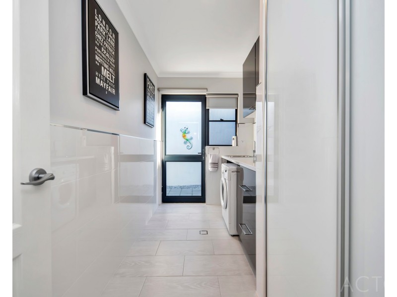 11 Cervantes Drive, Erskine WA 6210