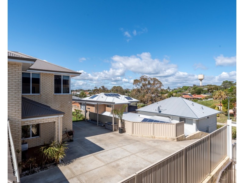 14A Valley Road, Halls Head WA 6210