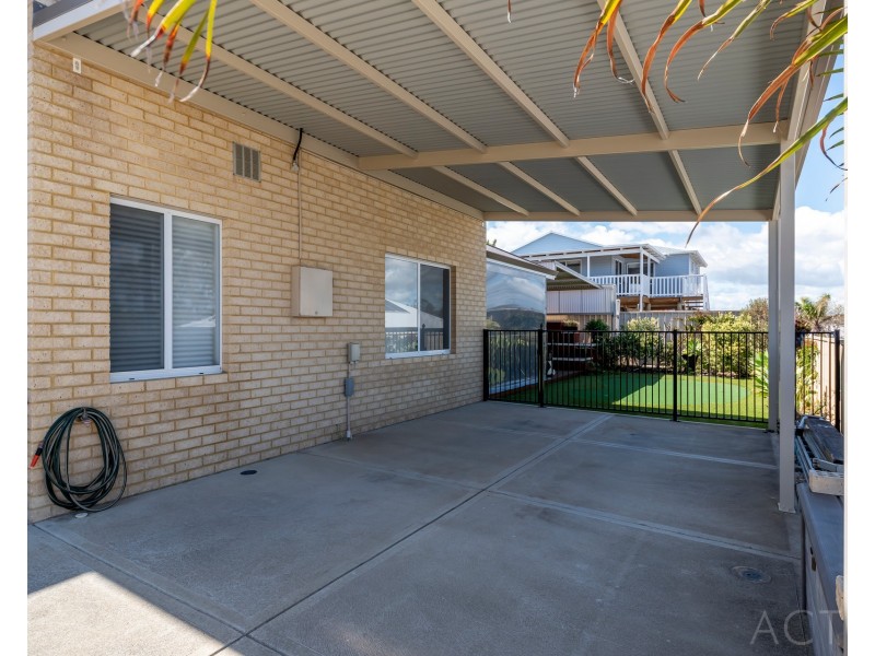 14A Valley Road, Halls Head WA 6210