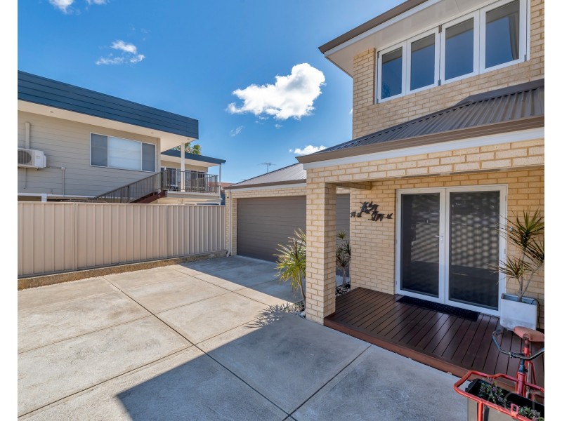 14A Valley Road, Halls Head WA 6210