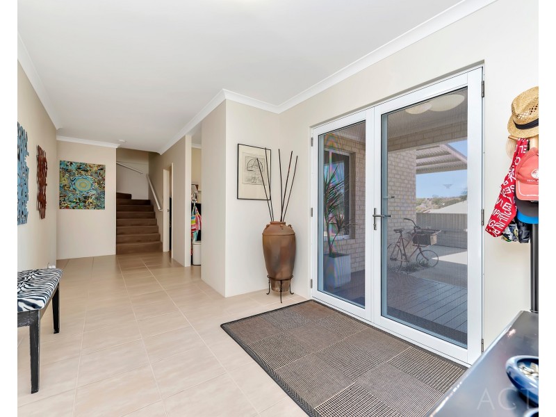14A Valley Road, Halls Head WA 6210