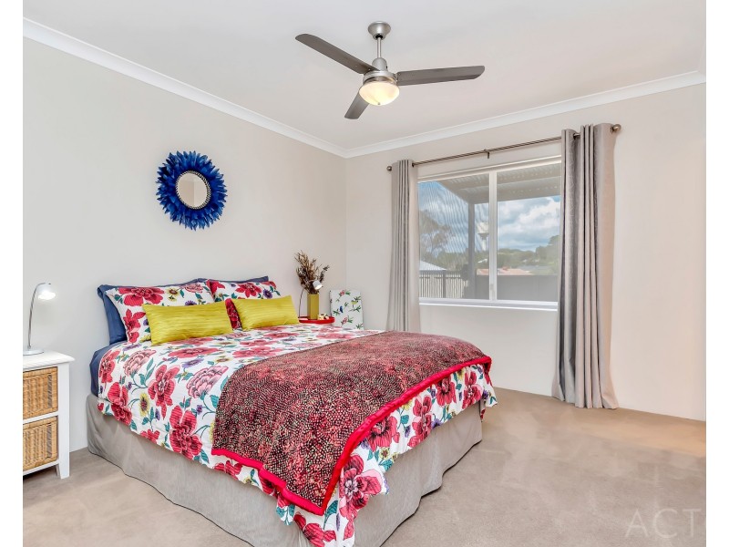 14A Valley Road, Halls Head WA 6210