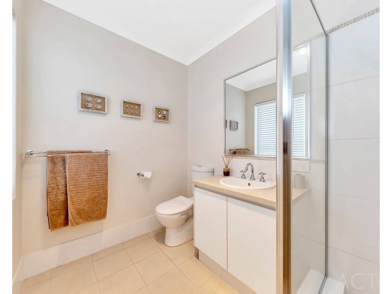 14A Valley Road, Halls Head WA 6210