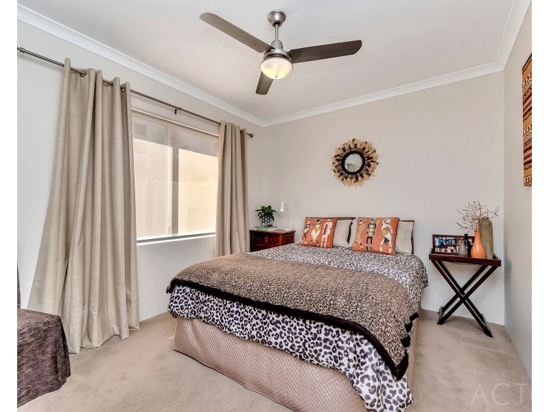 14A Valley Road, Halls Head WA 6210