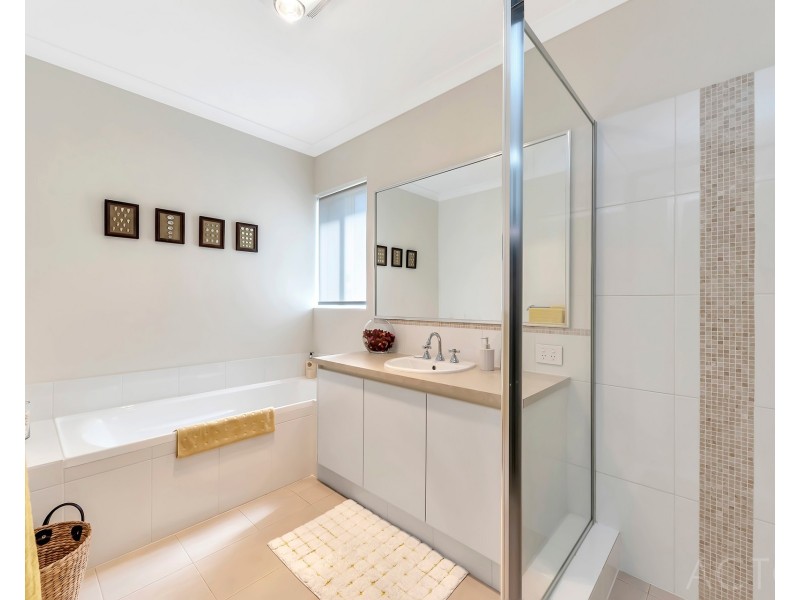 14A Valley Road, Halls Head WA 6210