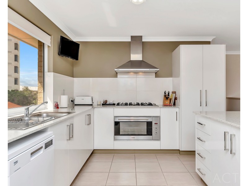 14A Valley Road, Halls Head WA 6210