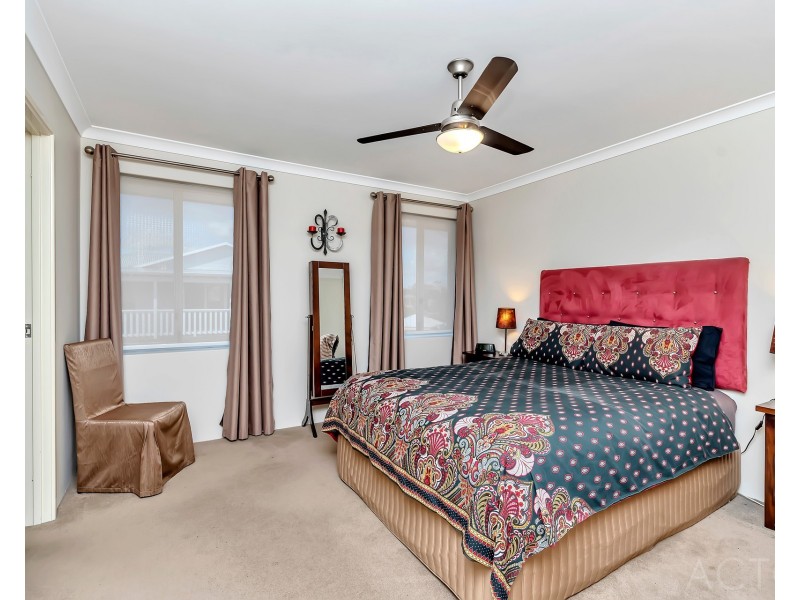 14A Valley Road, Halls Head WA 6210
