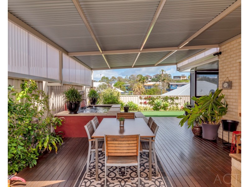 14A Valley Road, Halls Head WA 6210