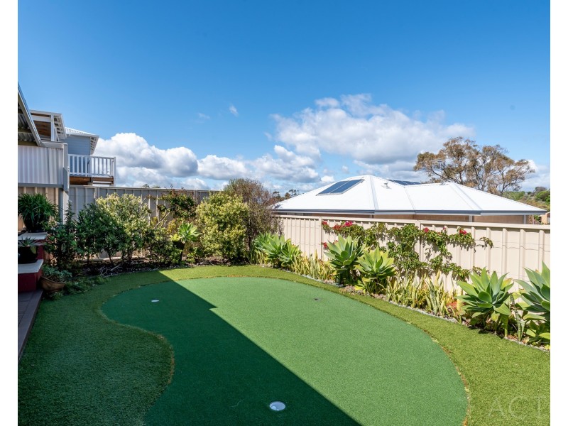 14A Valley Road, Halls Head WA 6210