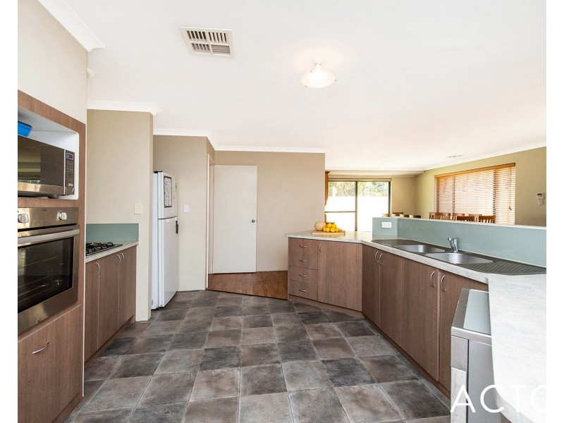 24 Honeydew Trail, Wannanup WA 6210