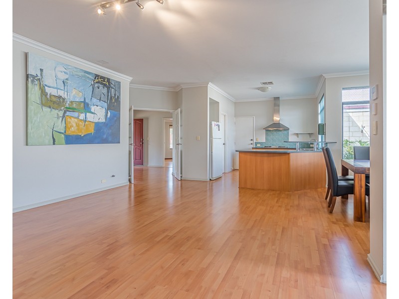 19 Glenelg Way, Meadow Springs WA 6210