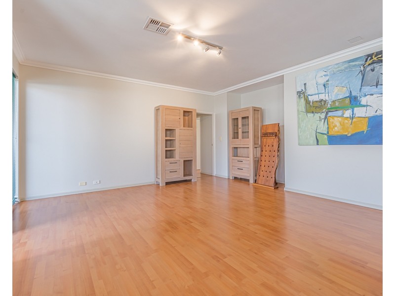 19 Glenelg Way, Meadow Springs WA 6210