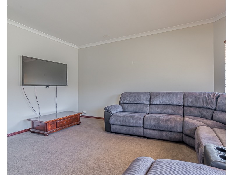 19 Glenelg Way, Meadow Springs WA 6210
