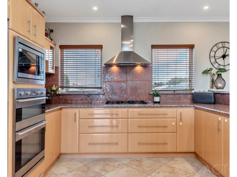 15 Cingalee Drive, Madora Bay WA 6210