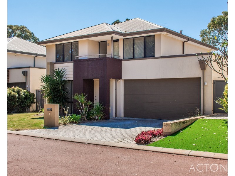 5 Oregon Court, Meadow Springs WA 6210