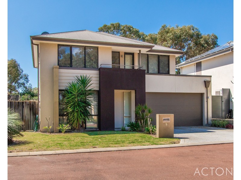 5 Oregon Court, Meadow Springs WA 6210