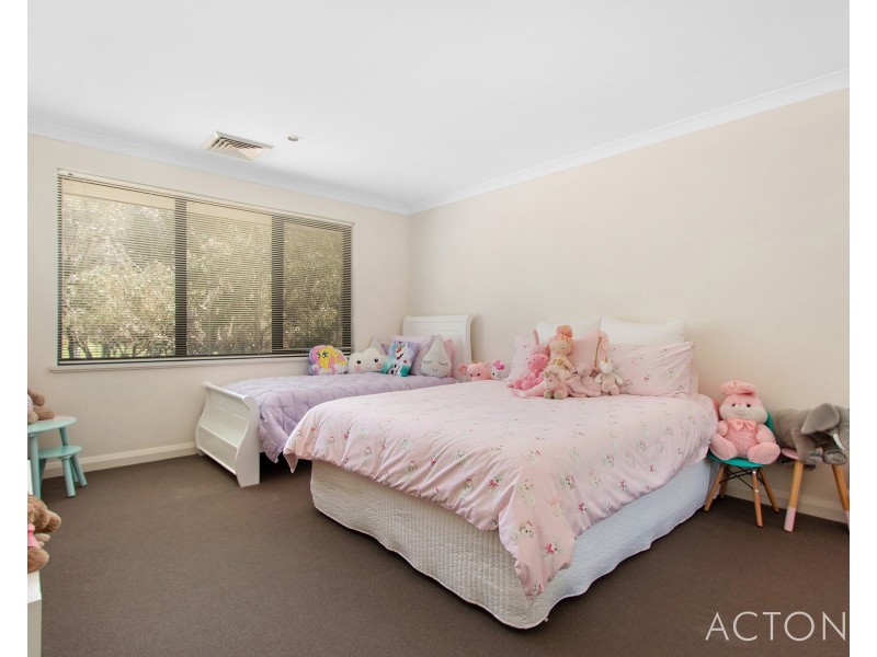 5 Oregon Court, Meadow Springs WA 6210